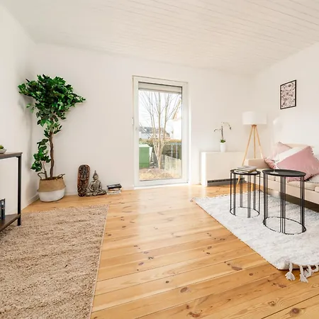 Apartamento Schoene Gartenwohnung In Zentrum Von *